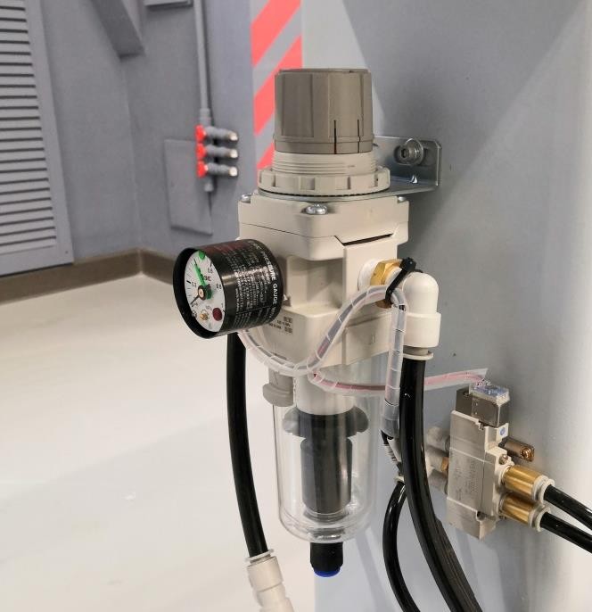 Excitech DRILLING CELL 2 IN 1  Система подготовки сжатого воздуха  Позволяет обеспечить необходимое качество сжатого воздуха на входе в станок, т е  отделить влагу, которая оказывает негативное воздействие на пневматические системы станка и в цело...