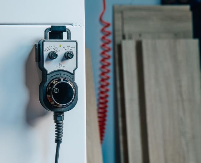Excitech DRILLING CELL 2 IN 1  Пульт управления  Удобный и эргономичный пульт управления, предназначен для управления станком в ручном режиме  Значительно облегчает работу оператора во время настройки станка, а также снижает риск повреждения обору...