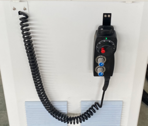 Filato Doormatic 1328  Ручной пульт управления  Удобный и эргономичный пульт управления, предназначен для управления станком в ручном режиме  Значительно облегчает работу оператора во время настройки станка, а также снижает риск повреждения оборуд...