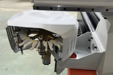 Filato Doormatic 1328  Револьверный магазин автоматической смены инструмента  Система автоматической смены инструмента с тарельчатым магазином на 16 патронов  Максимальный диаметр хвостовика инструмента под цангу ER32 до 20 мм  Данная система, в о...