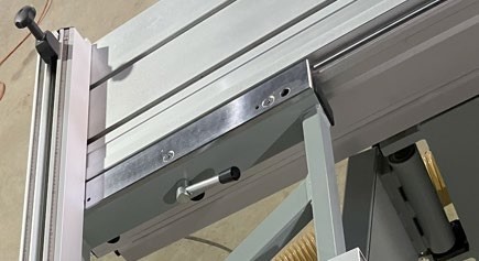 Filato EXPERT 3200 HB  Большой опорный стол  Крепление опорного стола через цилиндрическую направляющую  Считается самым надежным вариантом крепления 