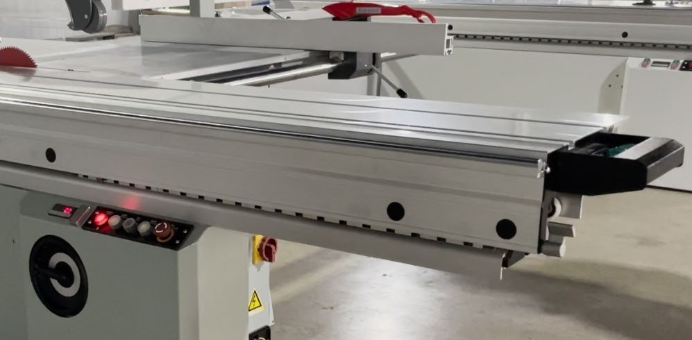 Filato EXPERT 3200 HB  Фиксация каретки  Возможность зафиксировать каретку в разных положениях  Позволяет удобно базировать материал в любом положении каретки 