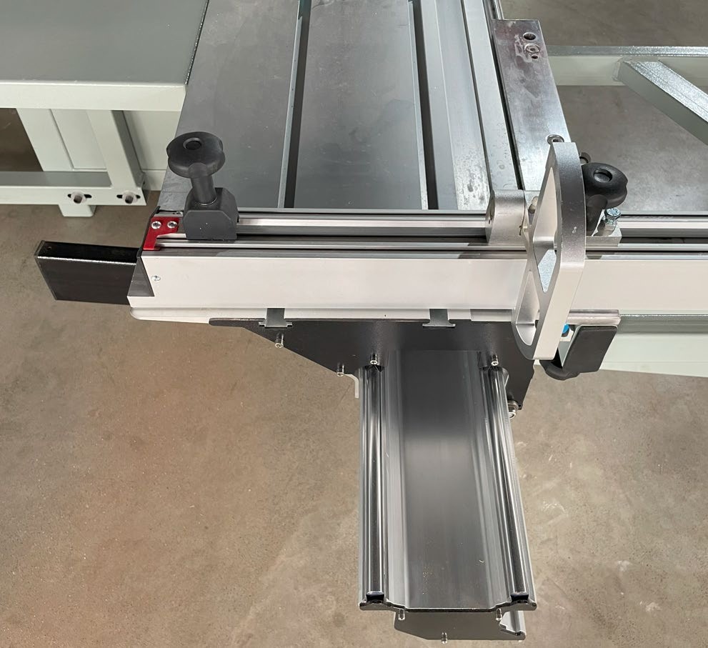 Filato EXPERT 3200 HB  Роликовая каретка  Легкость хода системы достигается за счет роликов большого размера  Каретка приводится в движение с минимальным усилием и перемещается легко как по рельсам  Каретка выполнена из качественного многокамерног...