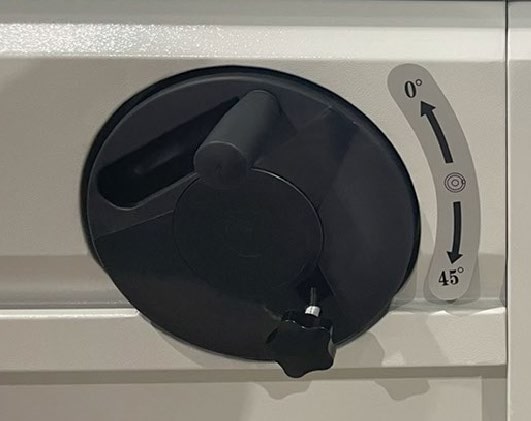 Filato EXPERT 3200 Max  Регулировка наклона пильного узла  Осуществляется с помощью маховика, что позволяет быстро и удобно выставить нужный угол  Угол отображается в виде цифровой индикации на пульте управления 