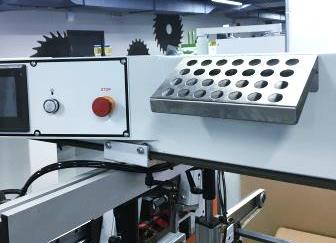 Filato FL-22BX  Хранение инструмента  Удобное расположение полки для хранения рабочего инструмента, обеспечивает оператору экономить время при перенастройке станка с одной карты присадки на другую 