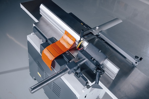 OSTERMANN FS 41N  Профессиональная направляющая линейка  Поставляется в комплекте  В отличие от стандартной линейки легко перемещается по мощной цилиндрической направляющей  Линейка не царапает стол за счет удобного и легкого перемещения на колеси...