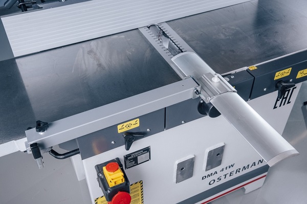 OSTERMANN FS 41N  Откидная защита ножевого вала  Надежно закрывает вал и жестко фиксируется, что обеспечивает безопасность работы оператора  Соответствует нормам безопасности СЕ 