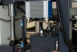 HIGH POINT HP-650  Гидростанция  Давление в системе обеспечивается благодаря гидростанции расположенной на станке  Гидростанция укомплектована контрольно-измерительными приборами, удобной наливной и сливной горловиной, что позволяет контролировать...