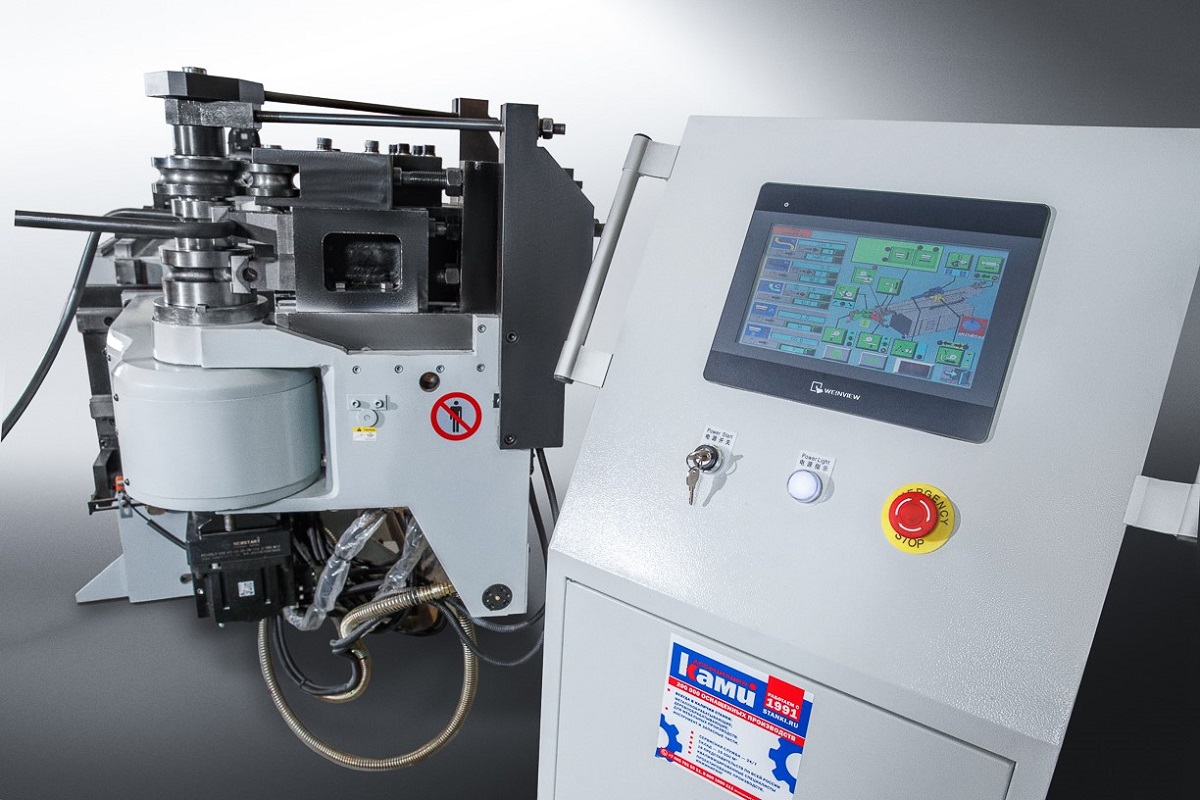 IRONMAC IB-CNC 25 MULTIBEND  Управление станком через touchscreen дисплей PLC-контроллер Weinview  Любая программа гибки легко поддается корректировке  Все программы остаются в памяти контроллера и легко оттуда вызываются при необходимости повторе...