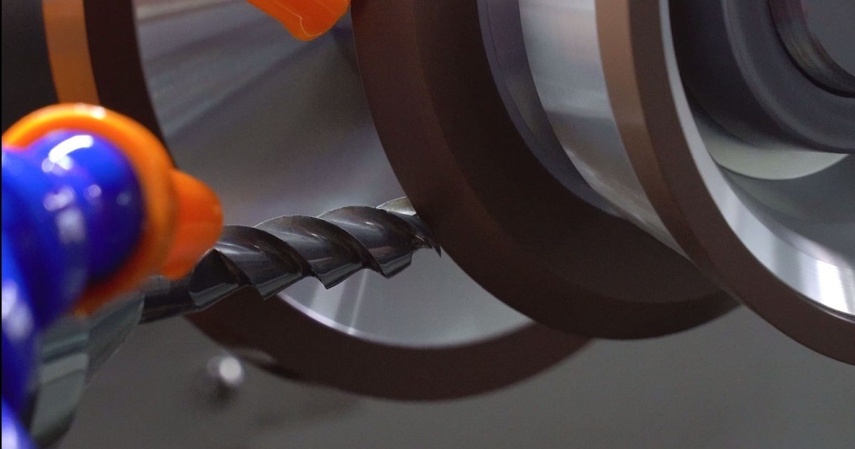 IRONMAC TURBO 5-AXIS TURBO 5-AXIS  Формы устанавливаемых кругов  На станке можно установить 3 заточных круга одновременно различной формы для различных позиций Нет необходимости многократно переустанавливать шлифовальные круги * Станок можно доосн...