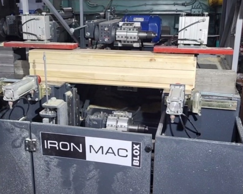 IRONMAC BLOX 4x4-200  Узел фрезерования чашки  Состоит из вертикального и горизонтального суппортов  Установлено по 2 шпинделя на каждом суппорте  Шпиндели имеют по 2 шт  опорных подшипника на вертикальной и горизонтальной группах для снижения наг...