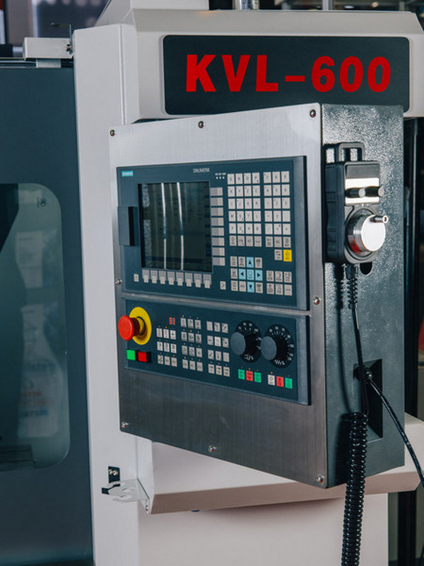 KMT KVL-Q 600  Система ЧПУ SIEMENS  Станки укомплектованы одной из самых распространенных систем ЧПУ в России - Siemens  Особенности системы ЧПУ Siemens Sinumerik 808D: