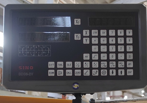 KMT KY50B 1500  Устройство цифровой индикации по трем осям  Устройство цифровой индикации SDS6 включает в себя новейшую 16 битную SCM технологию  Каждая ось поддерживает 40 точек нелинейной компенсации  УЦИ предназначено для обработки электрически...