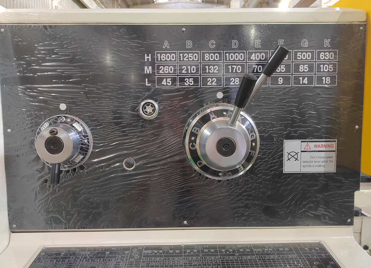 KMT KY50B 1500  Коробка скоростей  Коробка скоростей имеет большой диапазон регулирования и разработана в соответствии с мировыми стандартами станкостроения  С её помощью регулируют скорость вращения шпинделя  Закаленные и отшлифованные шестерни о...