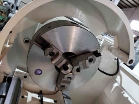 KMT KY50B 1500  3-х кулачковый патрон  Трех кулачковый патрон используются для крепления деталей на оси шпинделя  Благодаря их применению достигается надежная фиксация и увеличивается зажимное усилие при большом крутящем моменте  Патрон оснащен ко...