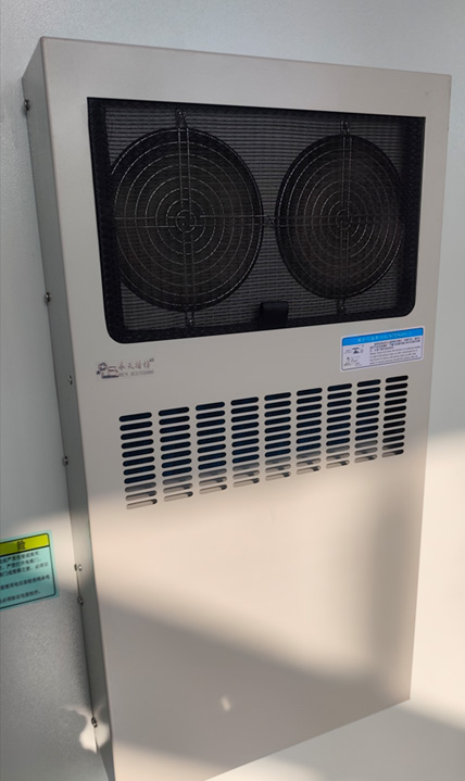 KMT KTL 50/500  Теплообменник электрошкафа  Теплообменник обеспечивает охлаждение компонентов электрошкафа при работе оборудования в двух-трех сменном режиме  Компенсирует перепады температур в цехе, особенно при превышении температурных норм эксп...