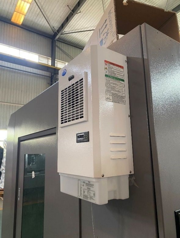 KMT KVL 1260A  Кондиционер электрошкафа  Кондиционер электрошкафа обеспечивает охлаждение компонентов электрошкафа при работе оборудования в двух-трех сменном режиме  Компенсирует перепады температур в цехе, особенно при превышении температурных н...