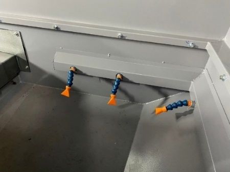 KMT KVL 1260A  Обмыв рабочей зоны станка  Позволяет сократить время на ежедневное техническое обслуживание станка 