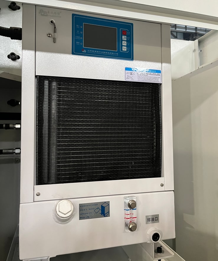 KMT KVL 1055 Fanuc  Масляное охлаждение шпинделя  Система масляного охлаждения с динамическим контролем температуры предотвращает перегрев и температурную деформацию шпинделя, гарантируя точность обработки и длительный срок его службы  Особенно ва...
