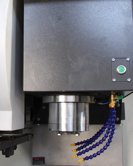 KMT KVL 1055 Fanuc  Шпиндель  Шпиндель производства компании ROYAL (Тайвань), характеризуется высокой точностью и повышенной жесткостью  В шпиндельном блоке устанавливаются эксклюзивные подшипники класса P4 (в передней опоре - 3 подшипника, в задн...