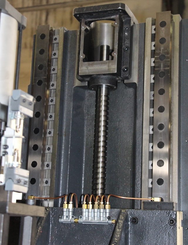 KMT KVL 1055 Fanuc  Линейные направляющие качения и ШВП  На станке установлены линейные направляющие качения роликового типа по осям X/Y/Z производства HIWIN или PMI (Тайвань) и ШВП (Тайвань), обеспечивающие высокую скорость и точность позициониро...