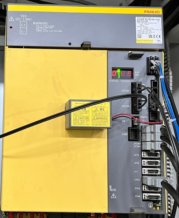 KMT KVL 1055 Fanuc  Подготовка для установки 4-й оси  Во всех станках серии KVL предусмотрена подготовка под установку 4-ой оси (место в электрошкафу под привод 4-ой оси, отверстия в кожухах для проводов, система ЧПУ с поддержкой 4-й оси)  Система...