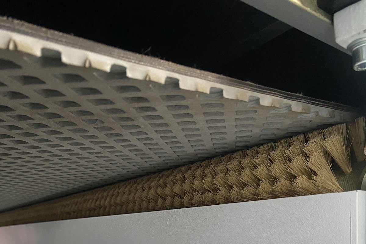 Motimac WT RRHG 1300  Система очистки конвейрной ленты  Предназначена для очистки конвейерной ленты в процессе работы  Обеспыливает и очищает от пыли и загрязнений поверхность ленты Обеспечивает стабильное и бездефектное шлифование за счёт постоян...