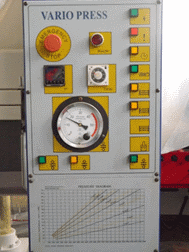 Vario Press 30T-120/2  Пульт управления  Управление всеми функциями пресса происходит с главной панели  Автоматическая система восстановления давления позволяет удерживать его в заданном оператором диапазоне  Электрический клапан, управляющий авто...