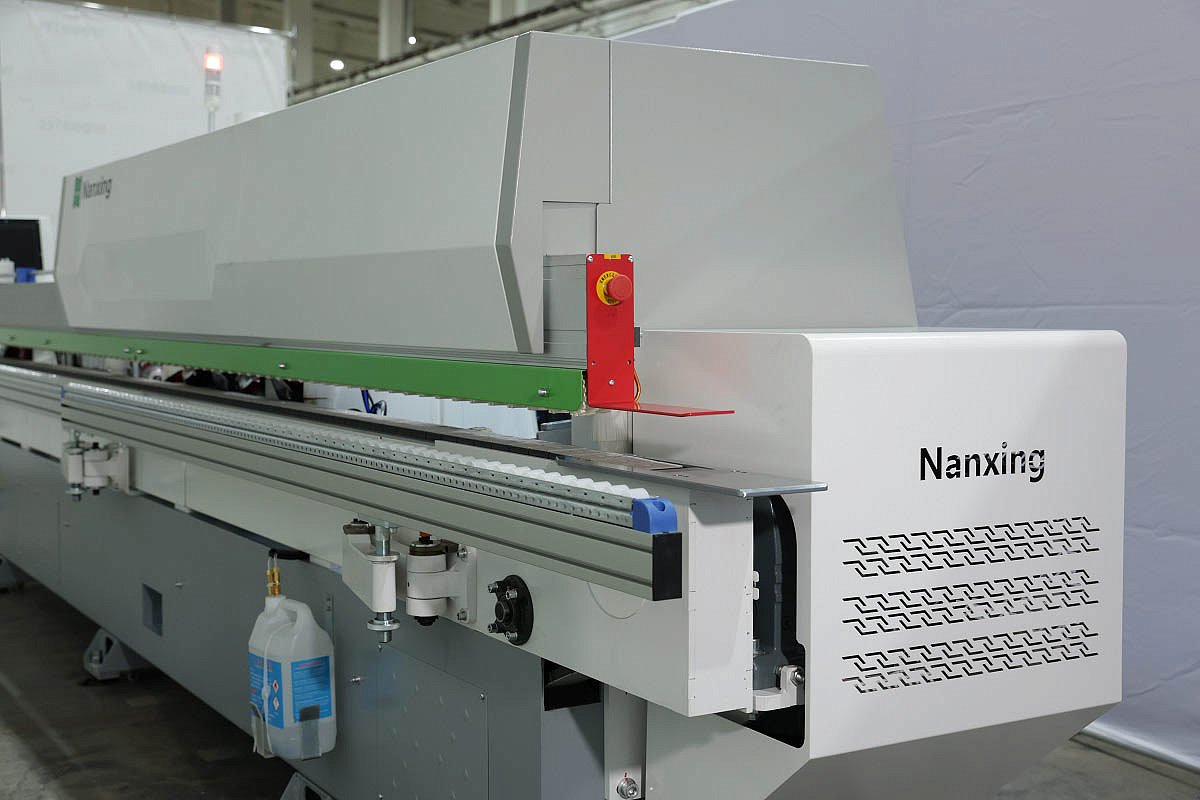 Nanxing NB536  Телескопическая опора  Поддерживающая телескопическая опора с роликами выдвигается до 600 мм и позволяет обрабатывать детали с большим свесом 