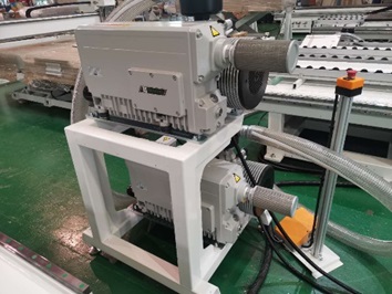 Nanxing NCG5812 2T  Вакуумный насос  Вакуумный насос воздушного охлаждения мощностью 7,5 кВт, с пропускной способностью всасывания 250 м3/ч и давлением 0,5 кг/см2 