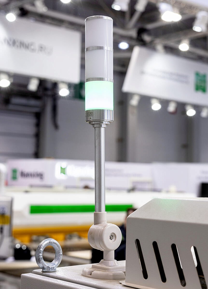 Nanxing NCB612TS  Световая индикация рабочих режимов  Показывает рабочий статус станка, удобное информирование о статусе работы / ожидания / ошибки 