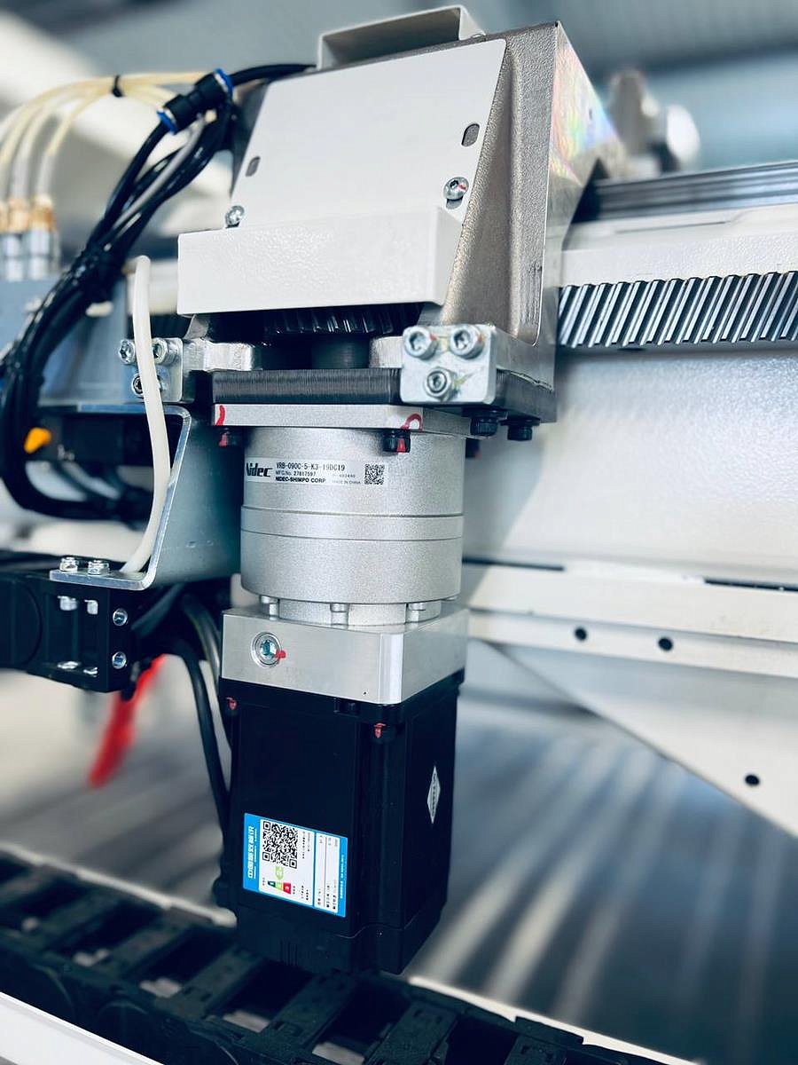 Nanxing ND612S  Японские планетарные редукторы SHIMPO  Позволяют реализовать большие удельные мощности при обеспечении высокой нагрузочной способности и минимальных габаритах привода;Повысить скорость станка и получить гораздо более высокий КПД;Ум...