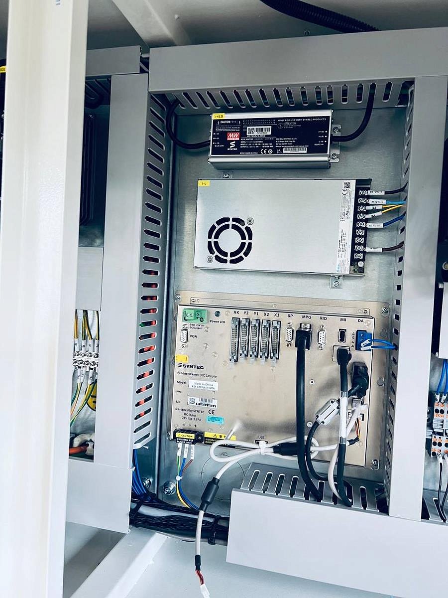 Nanxing ND612S  Система управления  Система контроля - стойка SYNTEC на базе ОС WINDOWS  На сегодняшний день наиболее сбалансированная и понятная для освоения операторами стойка 