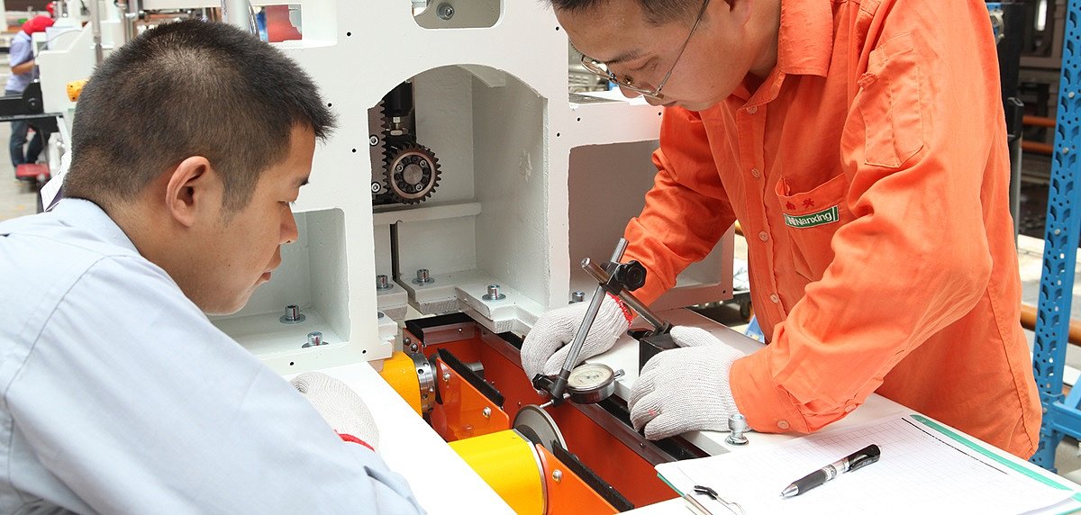 Nanxing ND612S  Контроль качества  Завод Nanxing, один из немногих в Китае, имеет собственную лабораторию для контроля качества выпускаемого оборудования  Данная лаборатория имеет систему поддержания постоянной температуры и влажности, оснащена са...