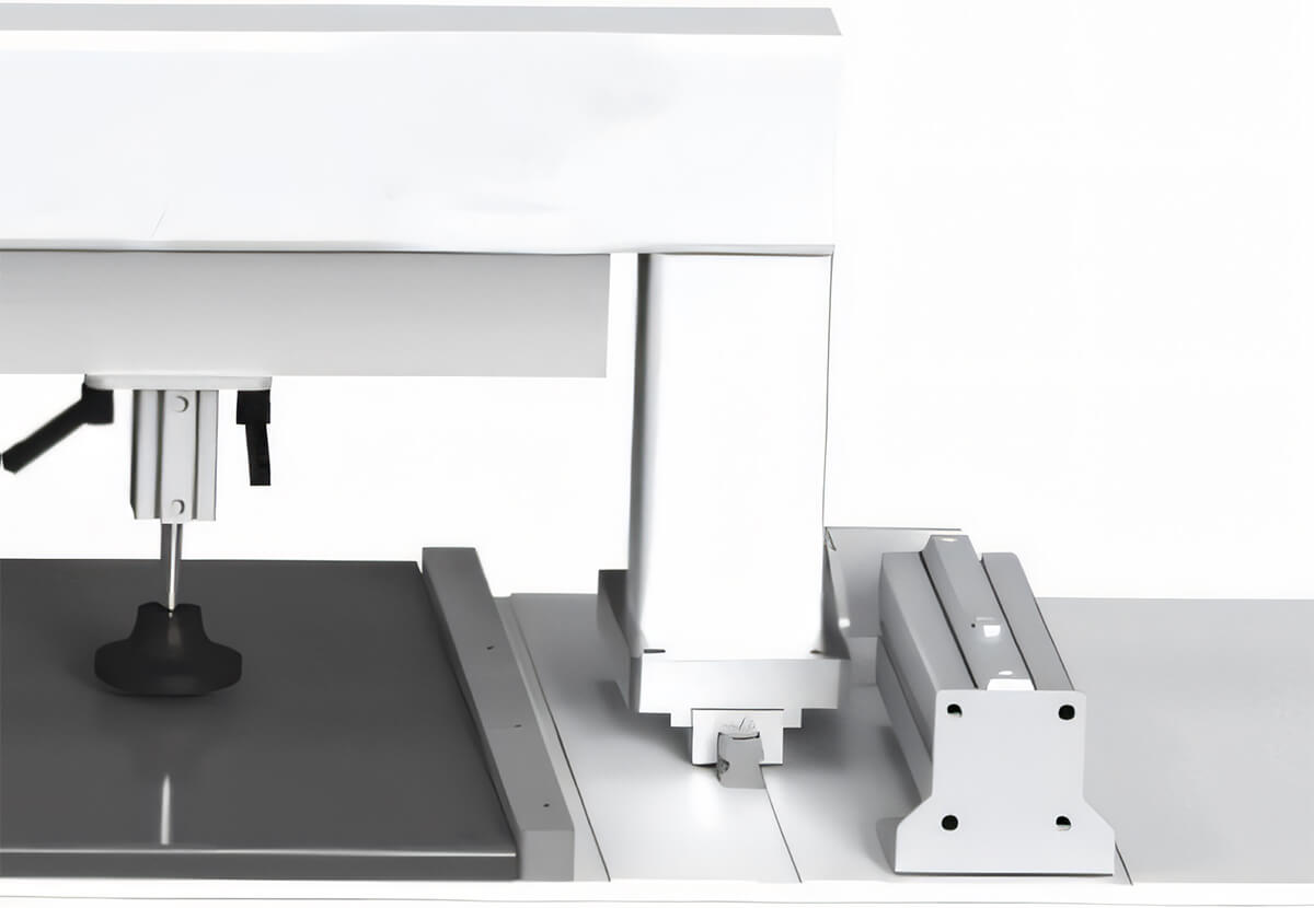Nanxing NCB2808  Фиксация заготовки  Диапазон перемещения балки с пневматическими цилиндрами для фиксации заготовки 0 - 160 мм 