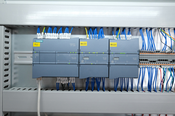 Nanxing NP-380FG  ПЛК SIEMENS  Один из самых современных и надежных контроллеров с функцией диагностики Siemens Simatic S7-1200 (Германия) гарантирует стабильную, бесперебойную работу сервоприводов и электрокомпонентов станка, особенно при многосм...