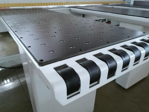 Nanxing NPL 380D  Загрузочные столы  Передние столы оснащены системой воздушного поддува для облегчения перемещения массивных пакетов заготовок  Ролики на торцах стола упрощают загрузку и разгрузку материала без повреждения поверхности  Вентилятор...
