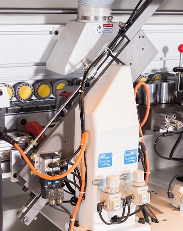 Filato OPTIMA 264L  Узел торцовки  Линейная направляющая расположена под углом 45° 2 пилы Ø104 х 22 Z30 Автоматическая система смазки направляющих Аспирационный кожух для удаления обрезков из рабочей зоны станка Точный контроль осуществляется за с...