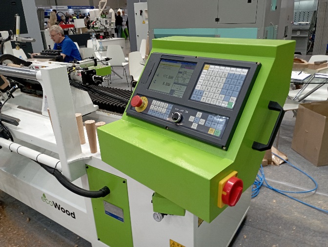 EcoWood R  Панель управления  Предназначена для передачи программ обработки через USB (флэш-карта) и корректировки параметров обработки 