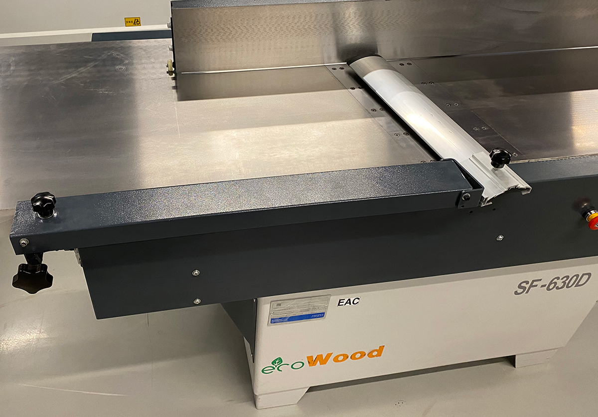 EcoWood SF 630D  Защита ножевого вала  Надежно закрывает вал и жестко фиксируется, что обеспечивает безопасность работы оператора Соответствует нормам безопасности СЕ 