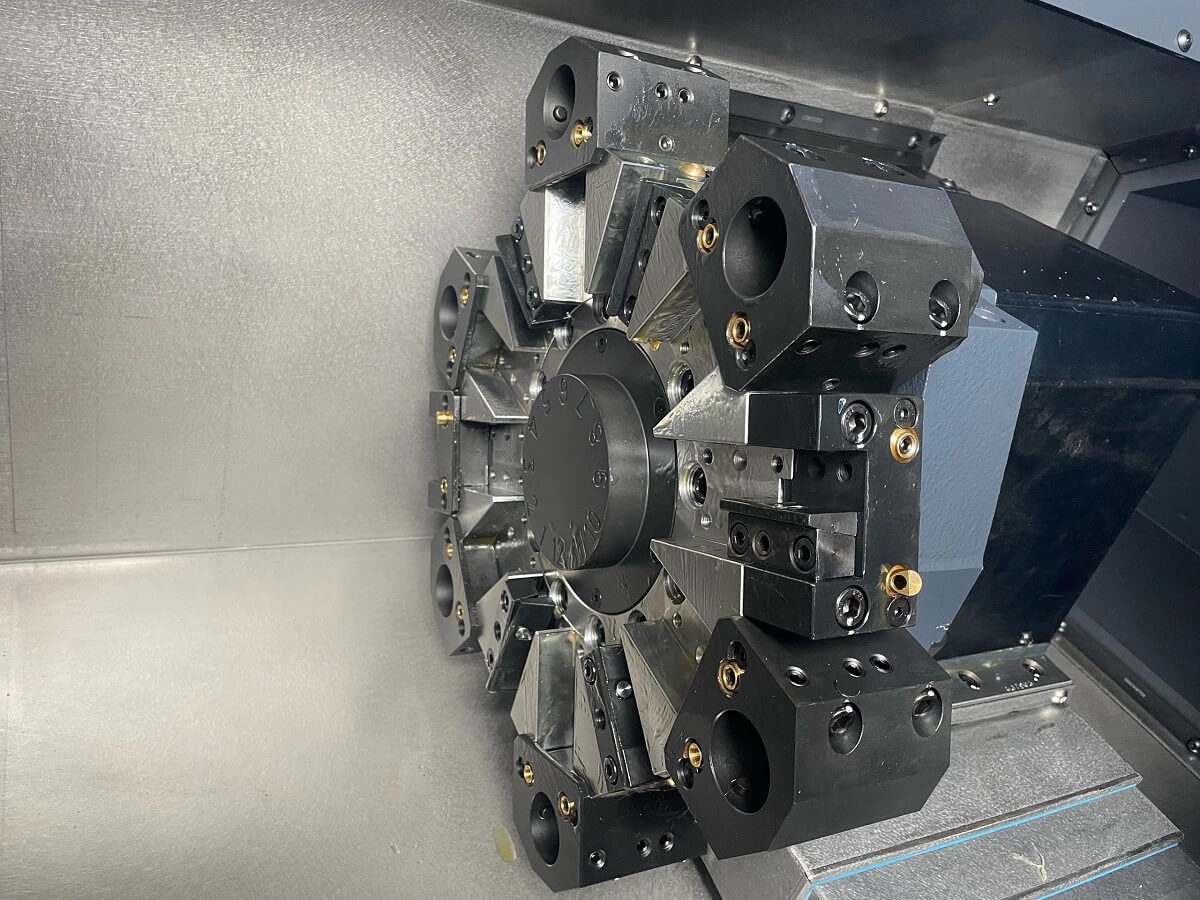 SKMC SL1500  Револьверная голова  BMT45P может надежно зафиксировать инструмент на револьверной головке и обеспечивает высокую производительность обработки с помощью эффективной внутренней системы привода с повышенной жесткостью и высокой точность...