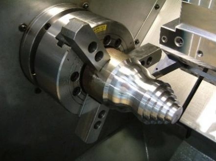 SPECTR TH-350  Шпиндель  Шпиндель с отверстием Ø105 мм предварительно нагружен для обеспечения высокой жесткости и герметизирован в корпусе передней бабки для предотвращения попадания влаги и пыли и не требует технического обслуживания  Высокоточн...