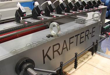 KRAFTER-E  Лазерные указатели пропила  Опционально можно установить лазерные указатели пропила напротив каждой пилы  С помощью лазерных указателей позиционировать заготовку можно быстрее и точнее  Использование лазеров уменьшает количество брака 