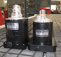 Beaver 40AVT6  Планетарные редукторы «SHIMPO-NIDEC» (Япония) по осям X-Y  Изменение конструкции узла передачи крутящего момента с ременной передачи на планетарные редукторы«SHIMPO-NIDEC»позволили значительно улучшить показатели оборудования, а име...