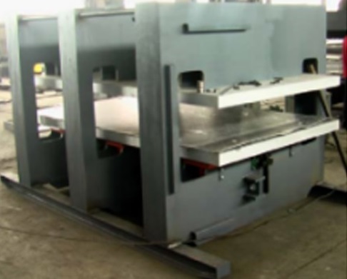 Vario Press QL-3000Z  Каркас пресса  Каркас пресса выполнен из монолитных деталей изготавливаемых  из цельных стальных плит  Детали на которые распределяется основная нагрузка не имеют сварных швов, что исключает возможность деформации при работе ...
