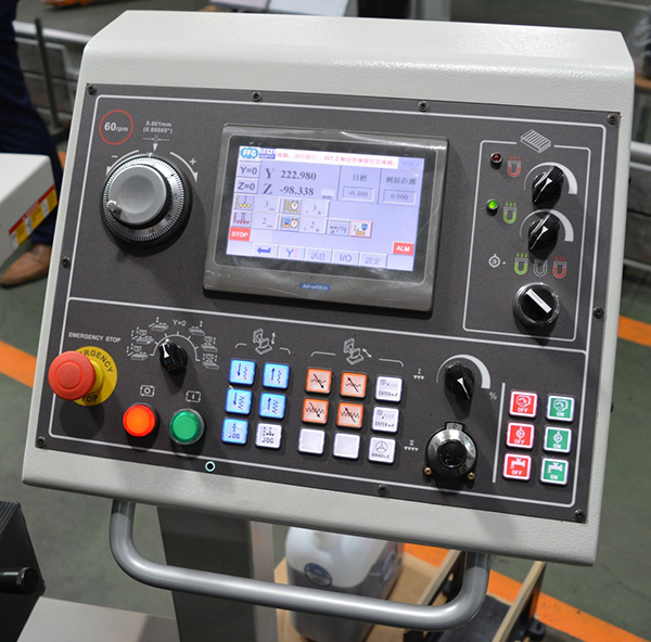 Spitzen SSG-4080ADH  Контроллер TD  Индекс «TD» - полностью автоматическое управление по 3 осям (X/Y/Z) + программируемый логический контроллер с сенсорным экраном, управление на русском языке 