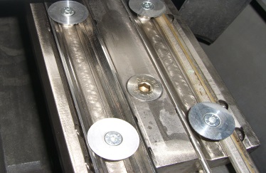 Ilmetech i12PA 065  Плита для ножей  Плита для ножей типа TERSA, CENTROLOCK, VARIPLAN и т д  За счет своей конструкции позволяет фиксировать данные ножи и затачивать их по задней грани  Благодаря чему станок позволяет затачивать практически любые ...