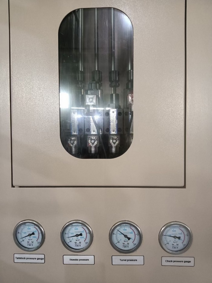 SPECTR TH-2500Y / 1000  Автоматическая система смазки  Автоматическая система обеспечивает централизованную своевременную смазку по основным движущимся элементам – ШВП, направляющим, подшипникам, что эффективно препятствует износу и многократно ув...