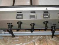 QUADRO NS-623  Цифровая система позиционирования шпинделей  Локализована на передней панели станка, что позволяет легко и быстро производить настройку всех шпинделей, не открывая кожух  Специальные защитные чехлы предотвращают попадание стружки и ...