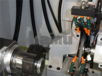 UT.MA P 20 CNC  Подача охладжающей жидкости и масла  Подача СОЖ осуществляется с 5-и сторон, благодаря чему заточной круг и затачиваемый инструмент постоянно находятся в зоне охлаждения  Система подачи СОЖ позволяет увеличивать съем металла с изно...